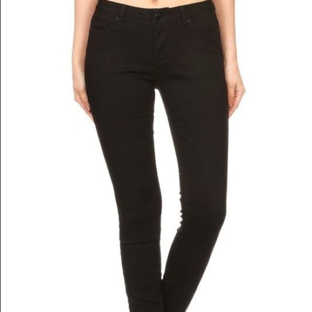 🆕 Basic Mid Rise Jeans- Black